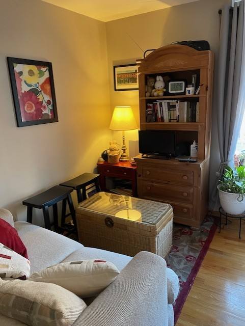 Apartment for rent at 901 W Dakin St #2E, Chicago, IL 60613
