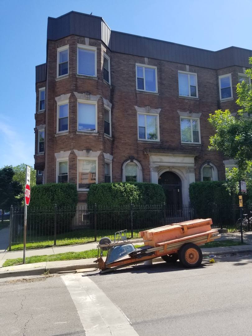 Apartment for rent at 901 W Dakin St #2E, Chicago, IL 60613