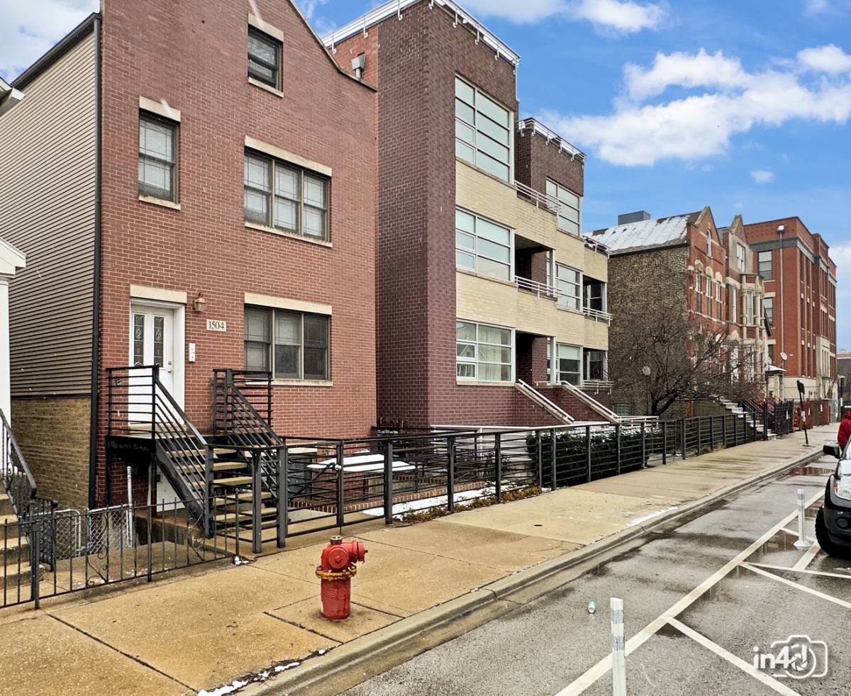 Apartment for rent at 1504 W Augusta Blvd #1, Chicago, IL 60642