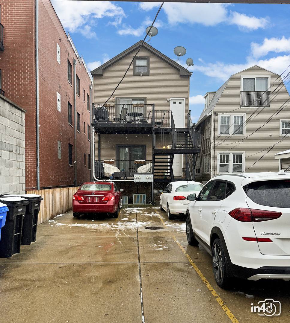 Apartment for rent at 1504 W Augusta Blvd #1, Chicago, IL 60642