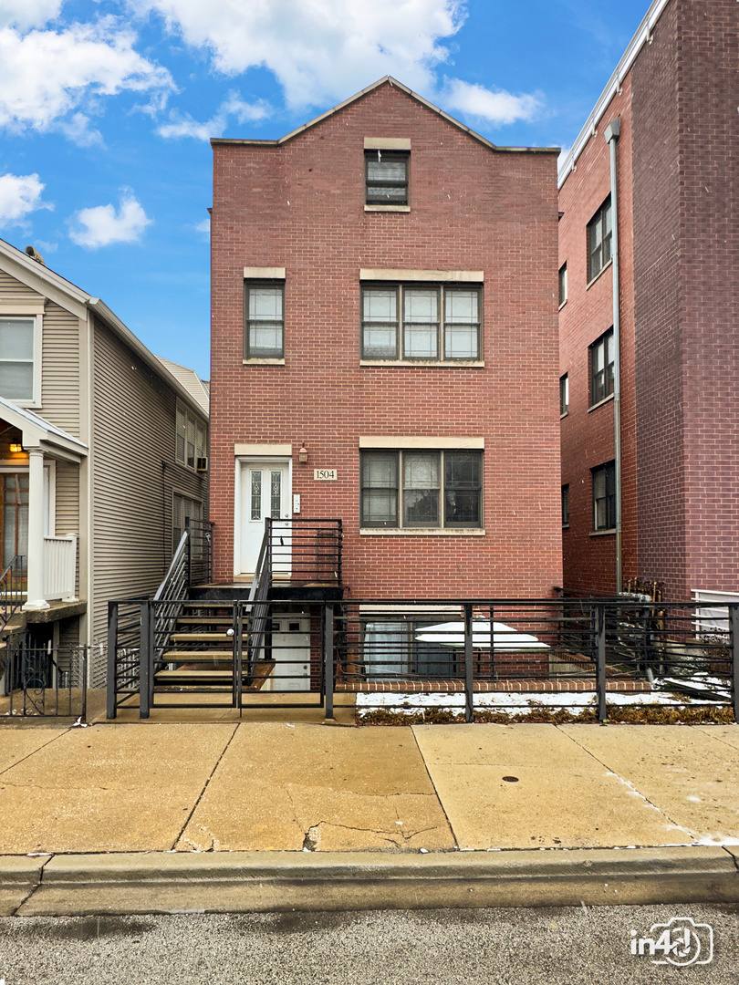 Apartment for rent at 1504 W Augusta Blvd #1, Chicago, IL 60642