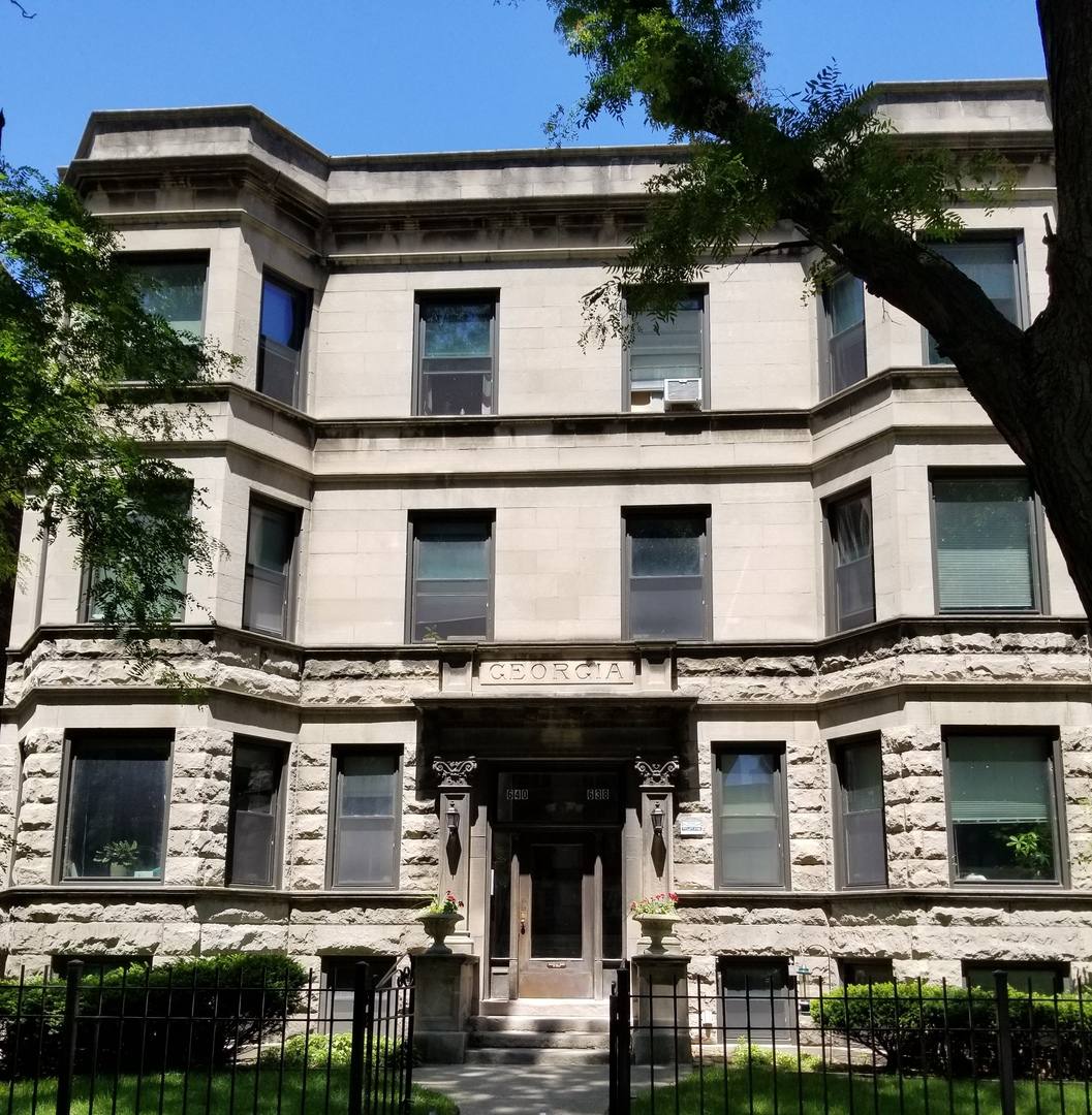 Apartment for rent at 638 W Grace St #1E, Chicago, IL 60613