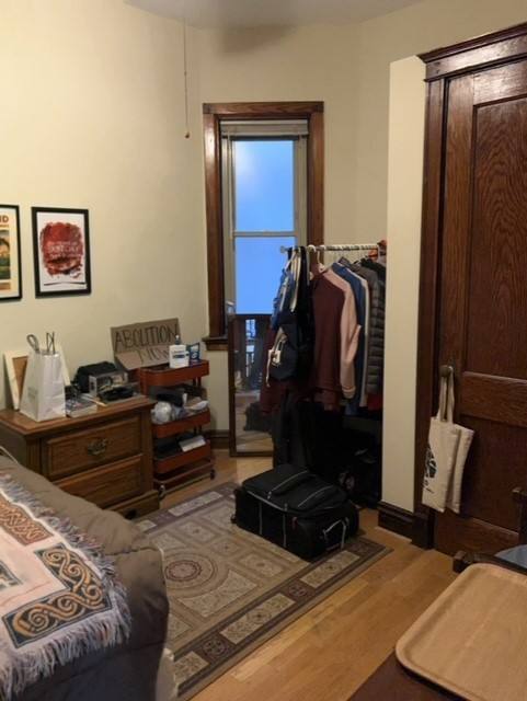 Apartment for rent at 638 W Grace St #1E, Chicago, IL 60613
