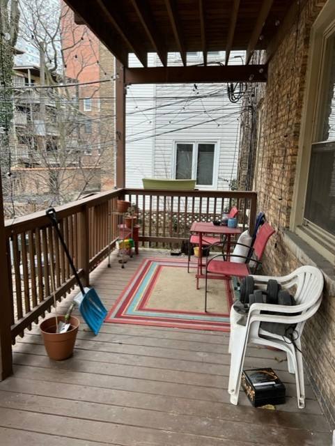 Apartment for rent at 638 W Grace St #1E, Chicago, IL 60613
