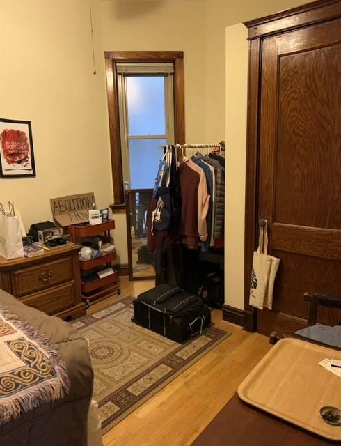 Apartment for rent at 638 W Grace St #1E, Chicago, IL 60613
