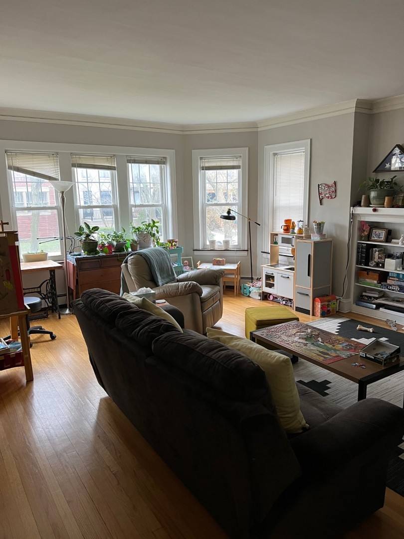 Apartment for rent at 1408 W Warner Ave #1W, Chicago, IL 60613