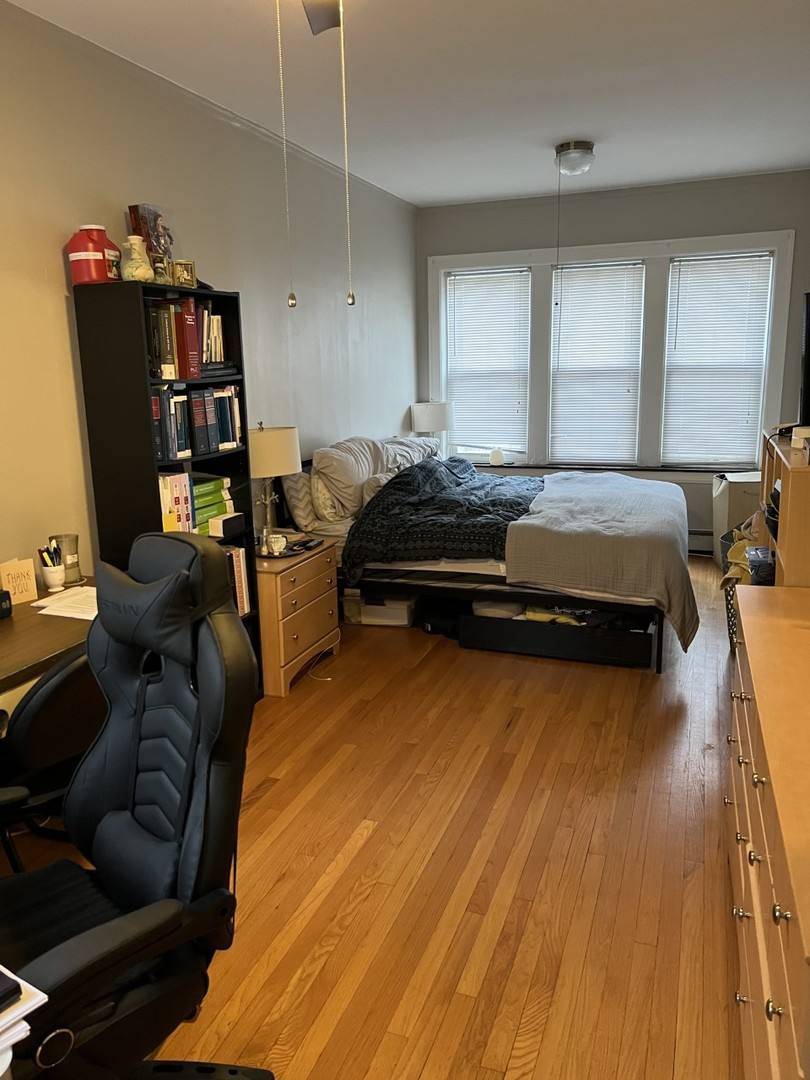 Apartment for rent at 1408 W Warner Ave #1W, Chicago, IL 60613