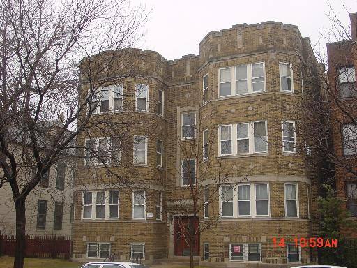 Apartment for rent at 1408 W Warner Ave #1W, Chicago, IL 60613