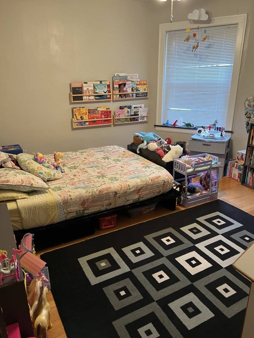 Apartment for rent at 1408 W Warner Ave #1W, Chicago, IL 60613