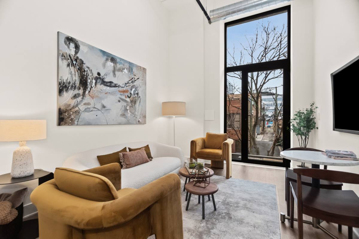 Apartment for rent at 813 W Evergreen Ave #205, Chicago, IL 60642