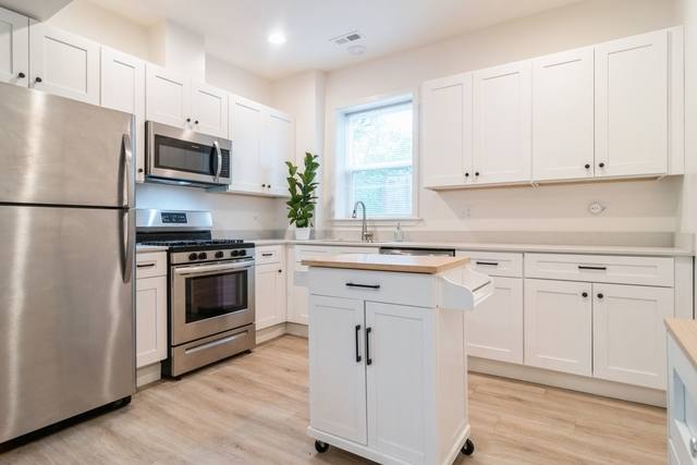 Apartment for rent at 3639 W Iowa St #2W, Chicago, IL 60651