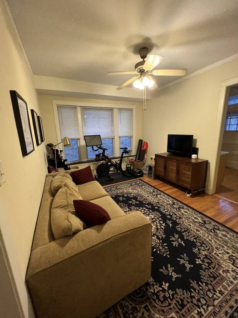 Apartment for rent at 1516 W Addison St #1W, Chicago, IL 60613
