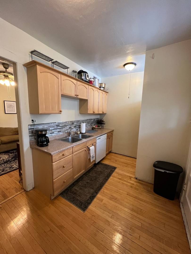 Apartment for rent at 1516 W Addison St #1W, Chicago, IL 60613