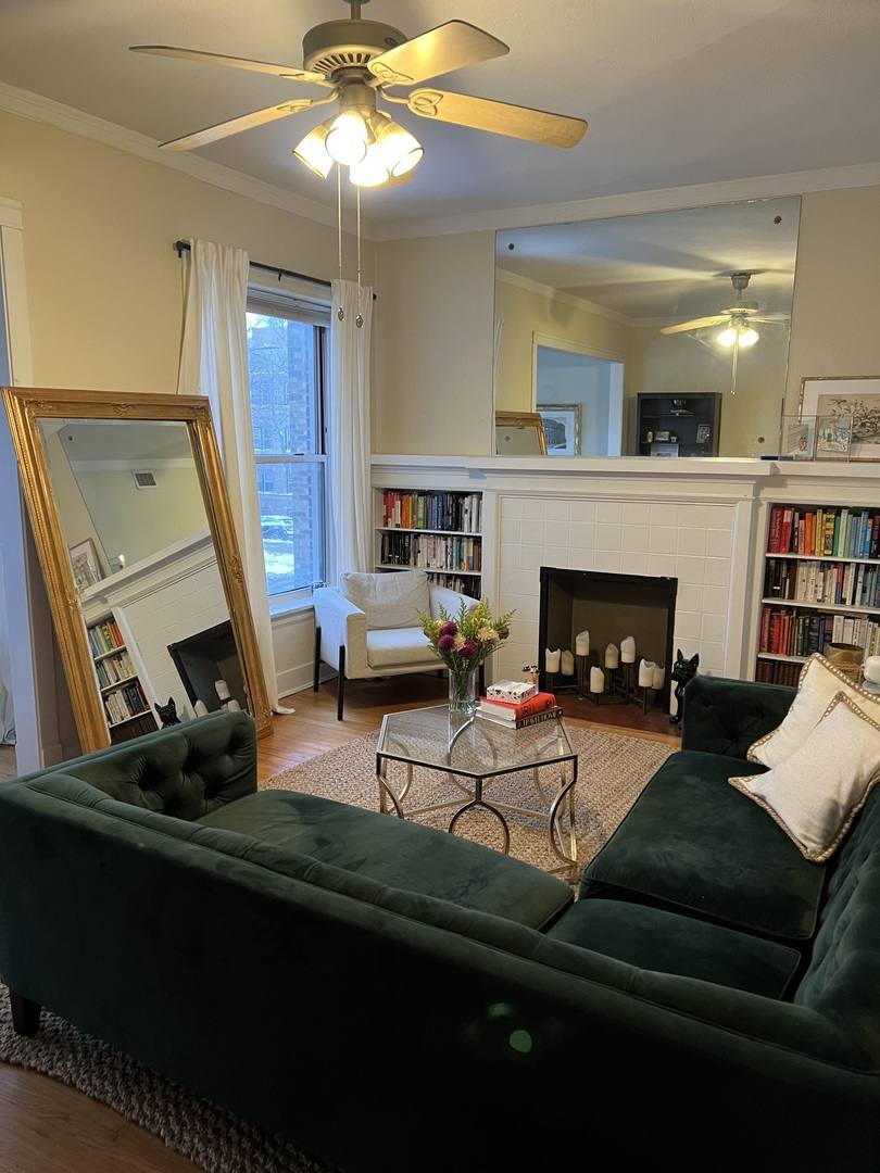 Apartment for rent at 1516 W Addison St #1W, Chicago, IL 60613