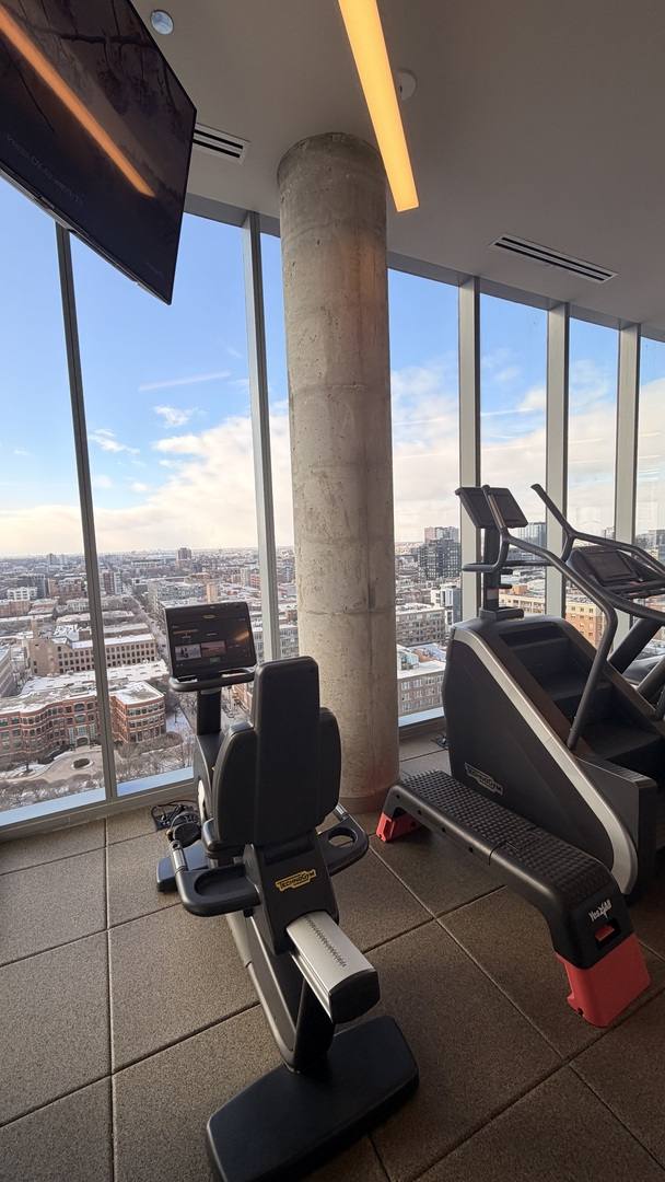 Apartment for rent at 205 S Peoria St #1515, Chicago, IL 60607