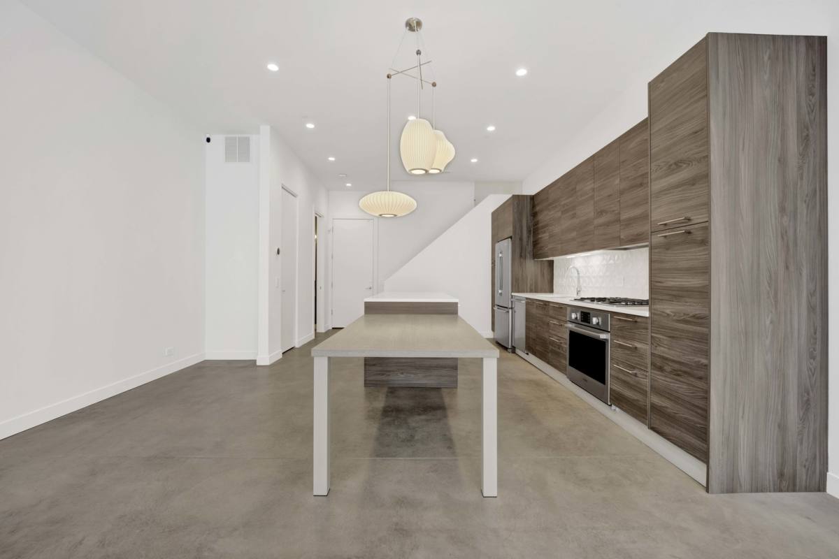 Townhouse for rent at 1017 N Cleveland Ave #4, Chicago, IL 60610
