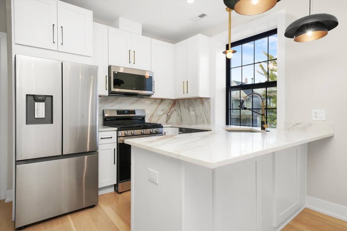 Apartment for rent at 4153 N Hermitage Ave #2S, Chicago, IL 60613