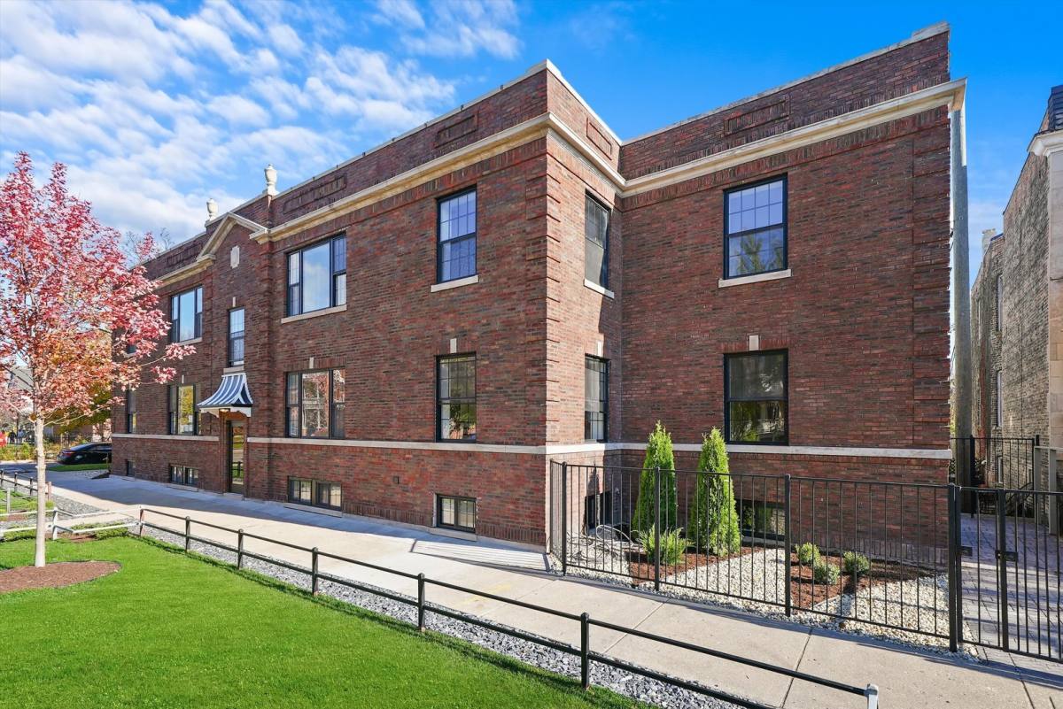 Apartment for rent at 4153 N Hermitage Ave #2S, Chicago, IL 60613
