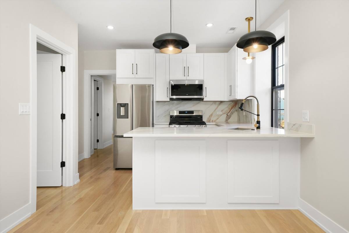 Apartment for rent at 4153 N Hermitage Ave #2S, Chicago, IL 60613