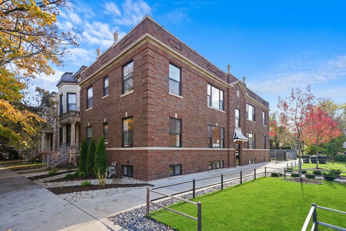 Apartment for rent at 4153 N Hermitage Ave #2S, Chicago, IL 60613