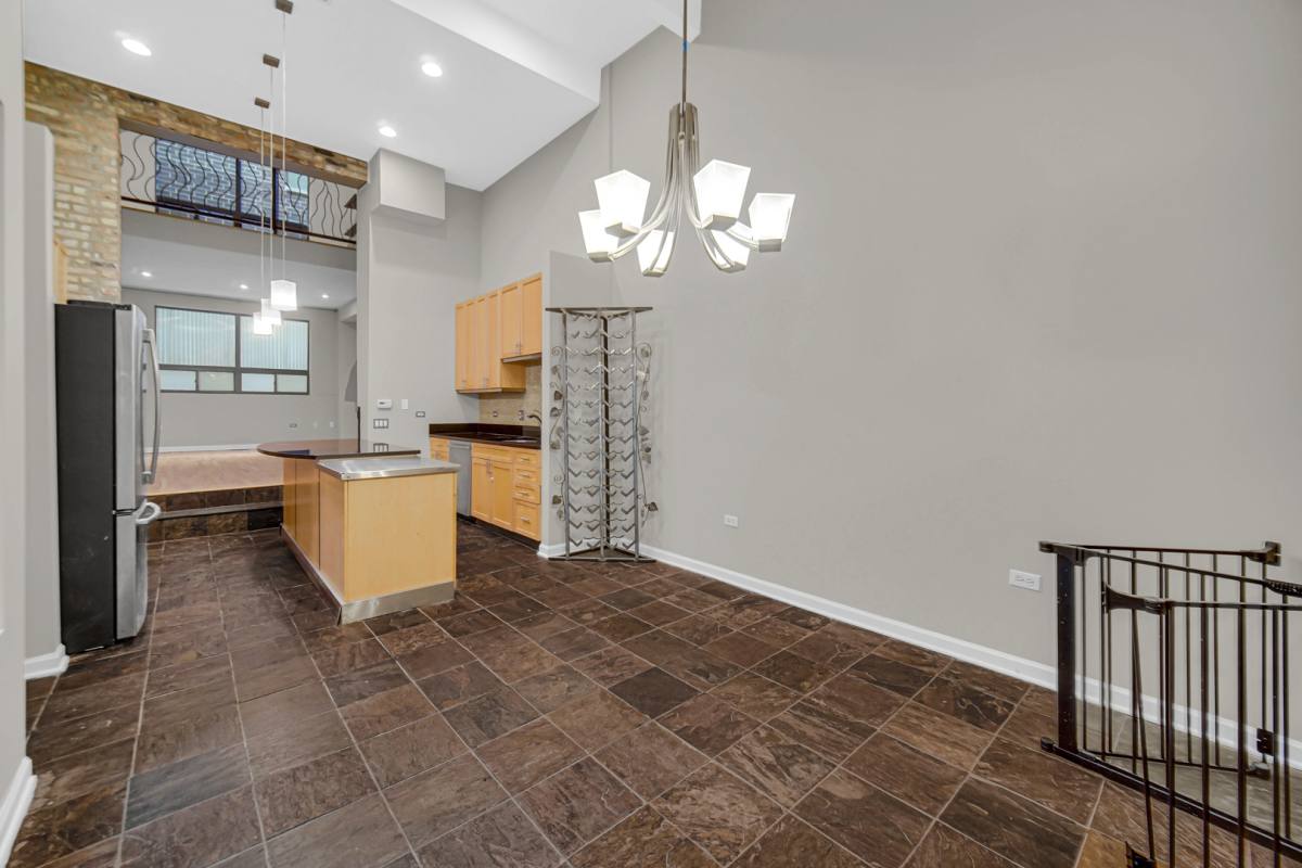 Townhouse for rent at 1424 W Grand Ave #2, Chicago, IL 60642