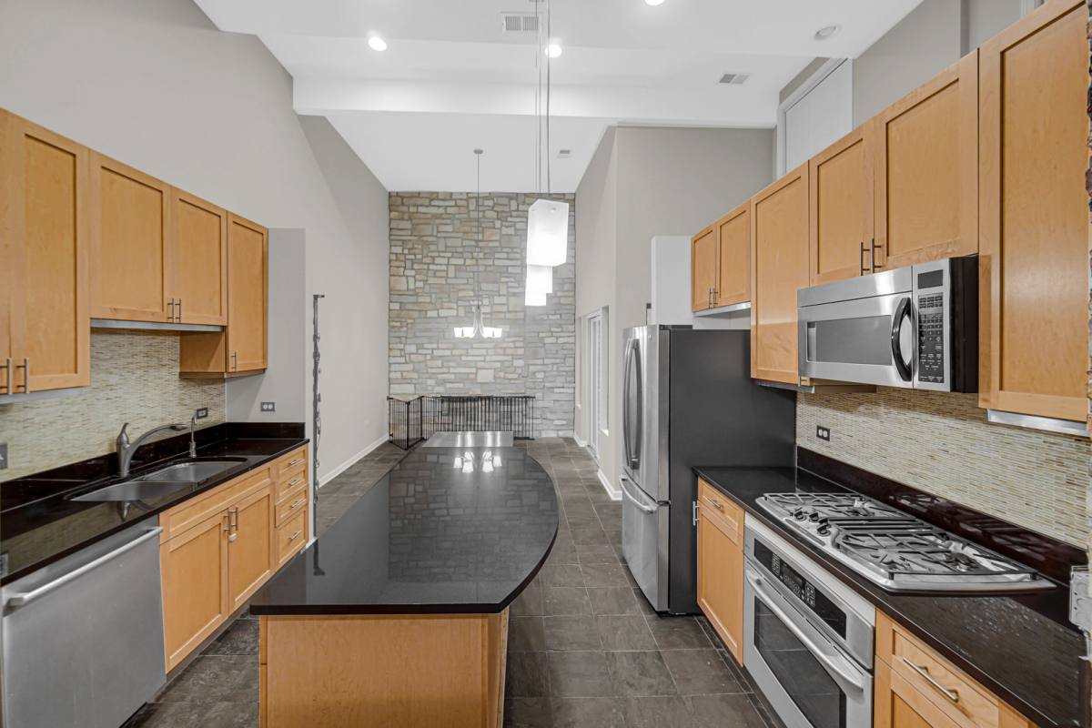 Townhouse for rent at 1424 W Grand Ave #2, Chicago, IL 60642