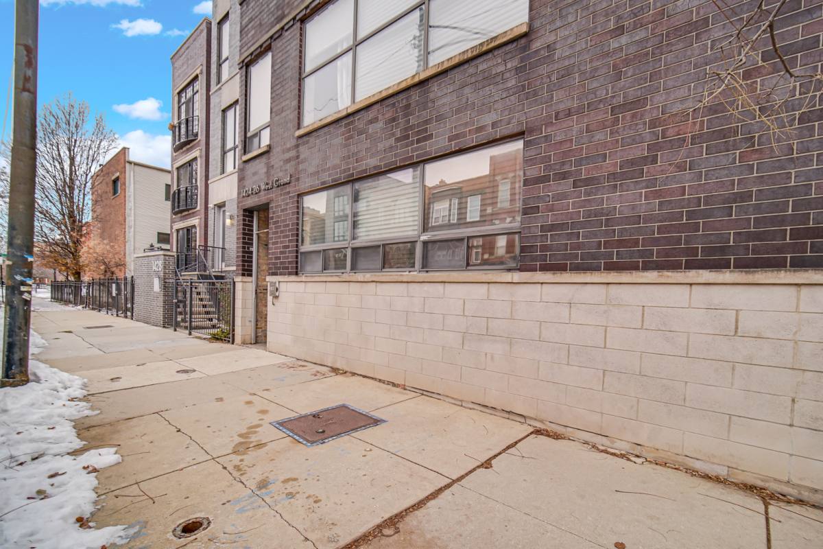 Townhouse for rent at 1424 W Grand Ave #2, Chicago, IL 60642