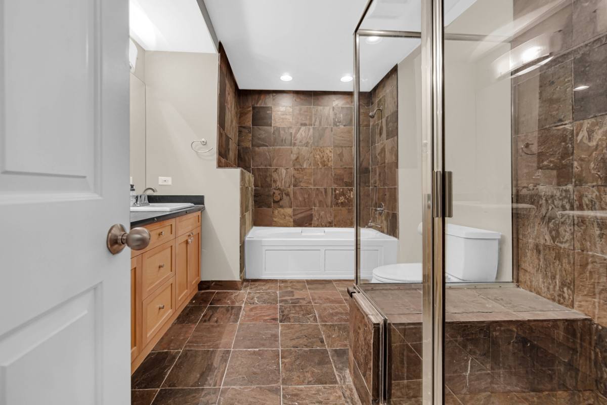 Townhouse for rent at 1424 W Grand Ave #2, Chicago, IL 60642