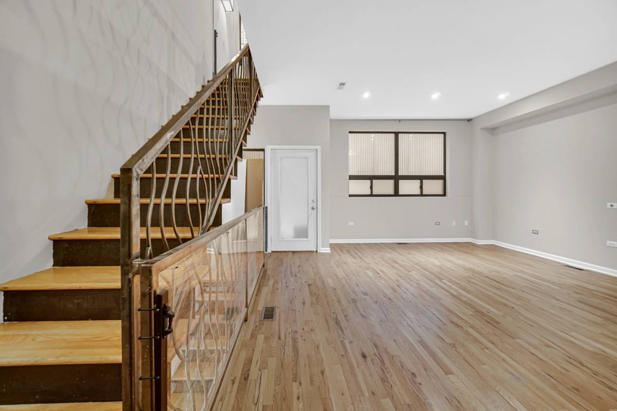 Townhouse for rent at 1424 W Grand Ave #2, Chicago, IL 60642