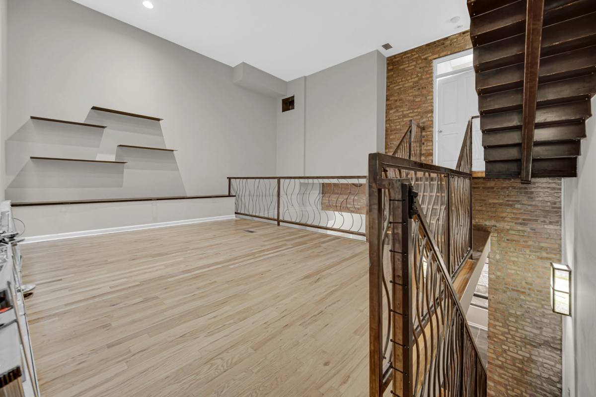 Townhouse for rent at 1424 W Grand Ave #2, Chicago, IL 60642
