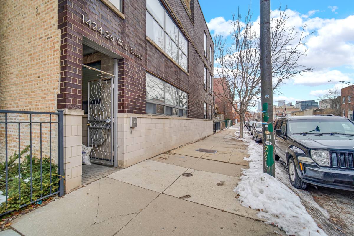 Townhouse for rent at 1424 W Grand Ave #2, Chicago, IL 60642