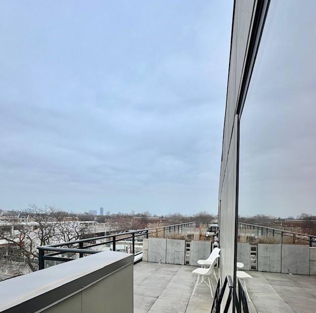 Apartment for rent at 2407 W Eastwood Ave #501, Chicago, IL 60625