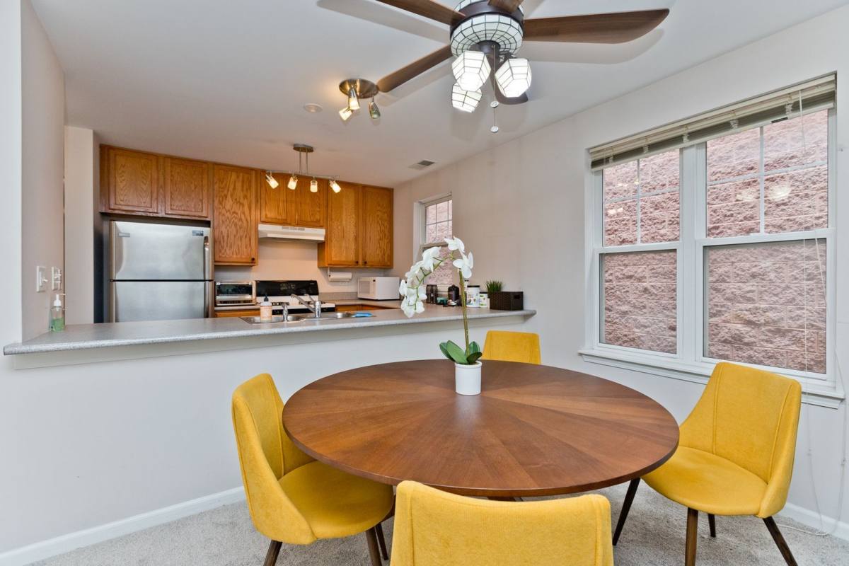 Apartment for rent at 1156 N Howe St #B, Chicago, IL 60610