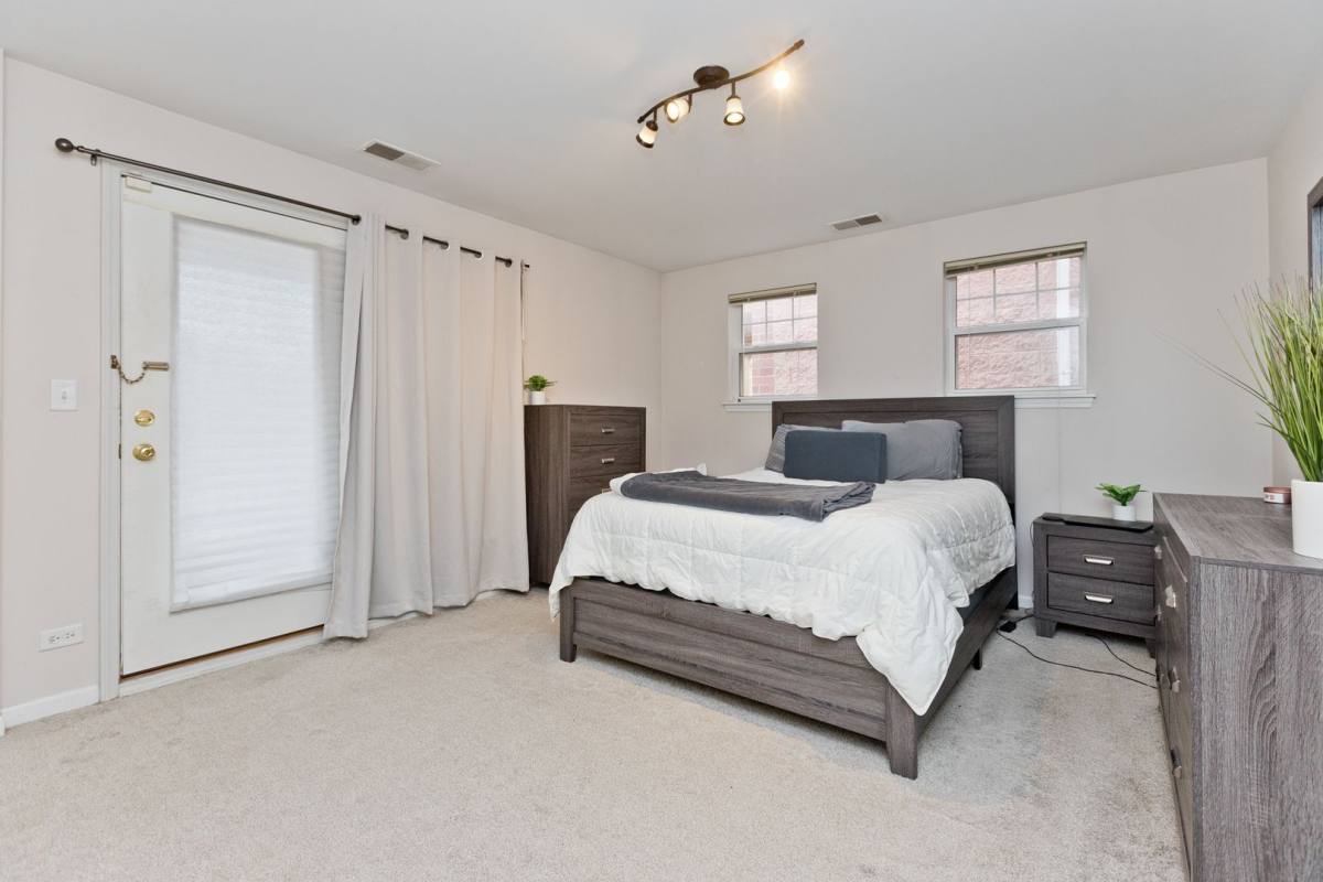 Apartment for rent at 1156 N Howe St #B, Chicago, IL 60610