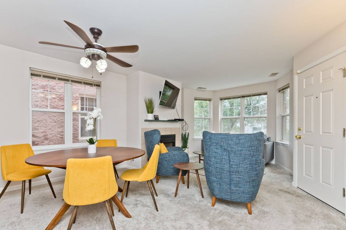 Apartment for rent at 1156 N Howe St #B, Chicago, IL 60610