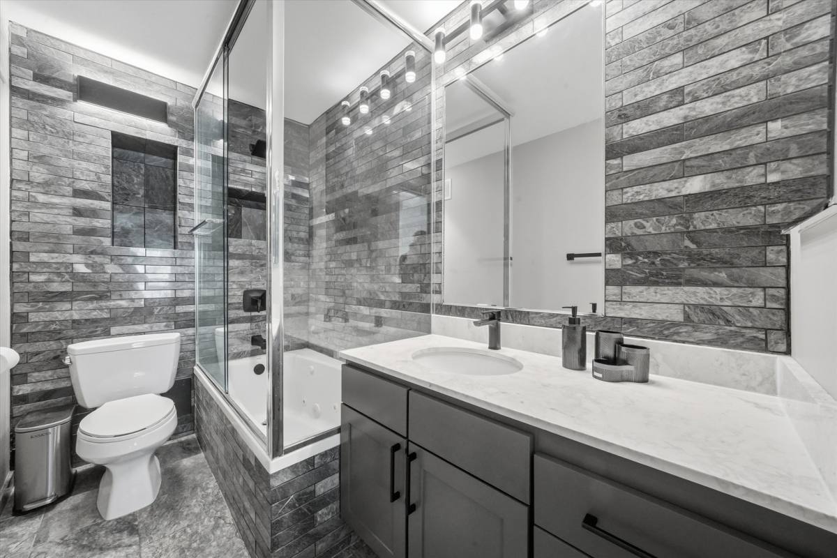 Apartment for rent at 30 E Huron St #907, Chicago, IL 60611