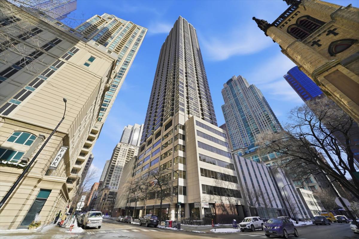 Apartment for rent at 30 E Huron St #907, Chicago, IL 60611