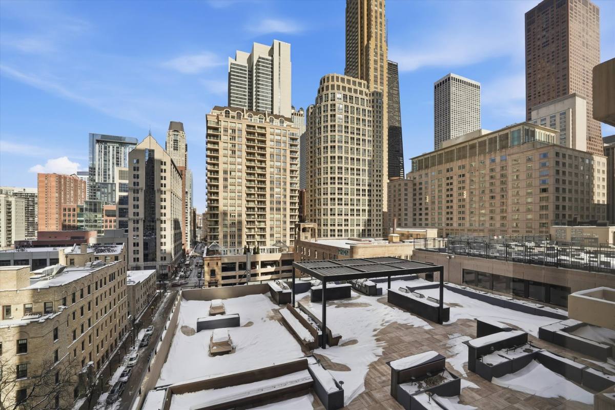 Apartment for rent at 30 E Huron St #907, Chicago, IL 60611