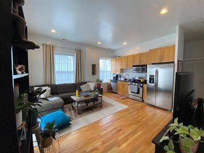 Apartment for rent at 2120 W Washington Blvd #402, Chicago, IL 60612