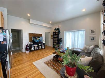 Apartment for rent at 2120 W Washington Blvd #402, Chicago, IL 60612
