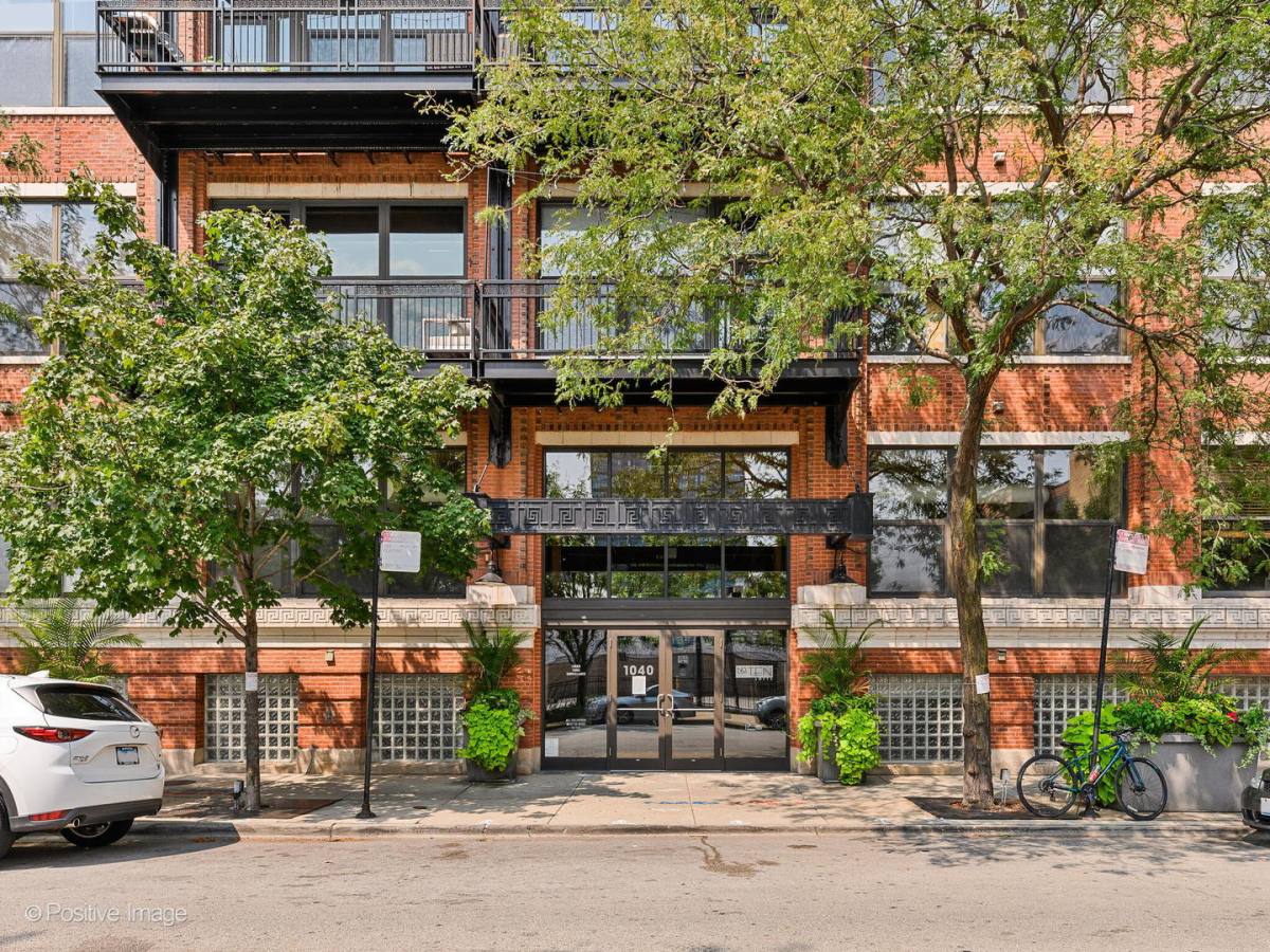 Apartment for rent at 1040 W Adams St #245, Chicago, IL 60607