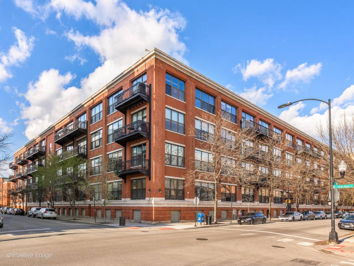Apartment for rent at 1040 W Adams St #245, Chicago, IL 60607