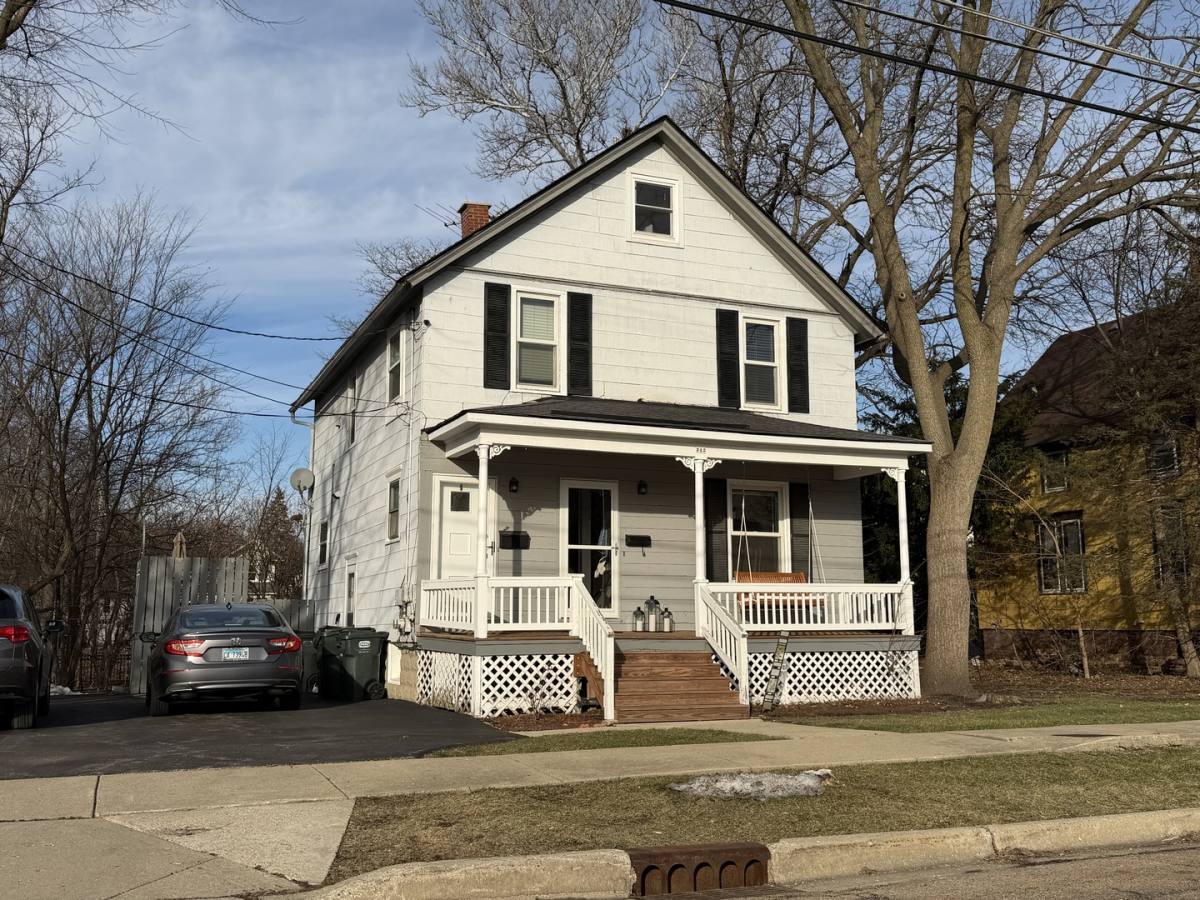 Apartment for rent at 212 Franklin St #2, Barrington, IL 60010