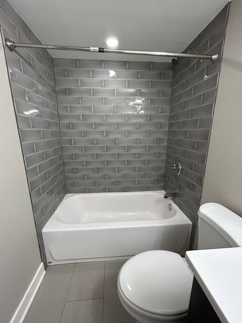 Apartment for rent at 753 W Buckingham Place #1, Chicago, IL 60657