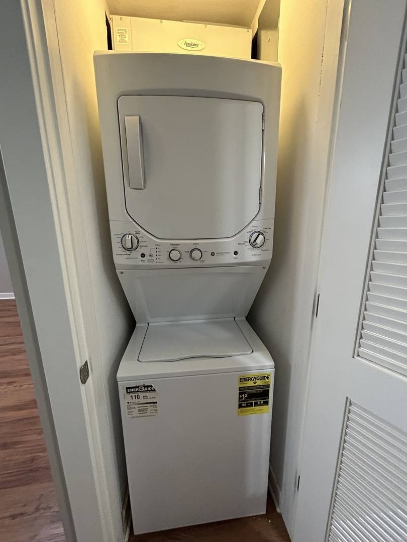 Apartment for rent at 753 W Buckingham Place #1, Chicago, IL 60657