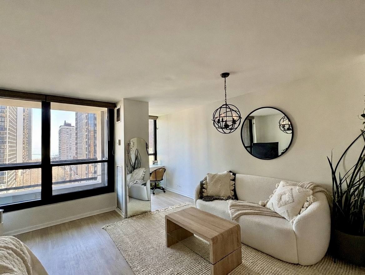 Apartment for rent at 1030 N State St #6F, Chicago, IL 60610