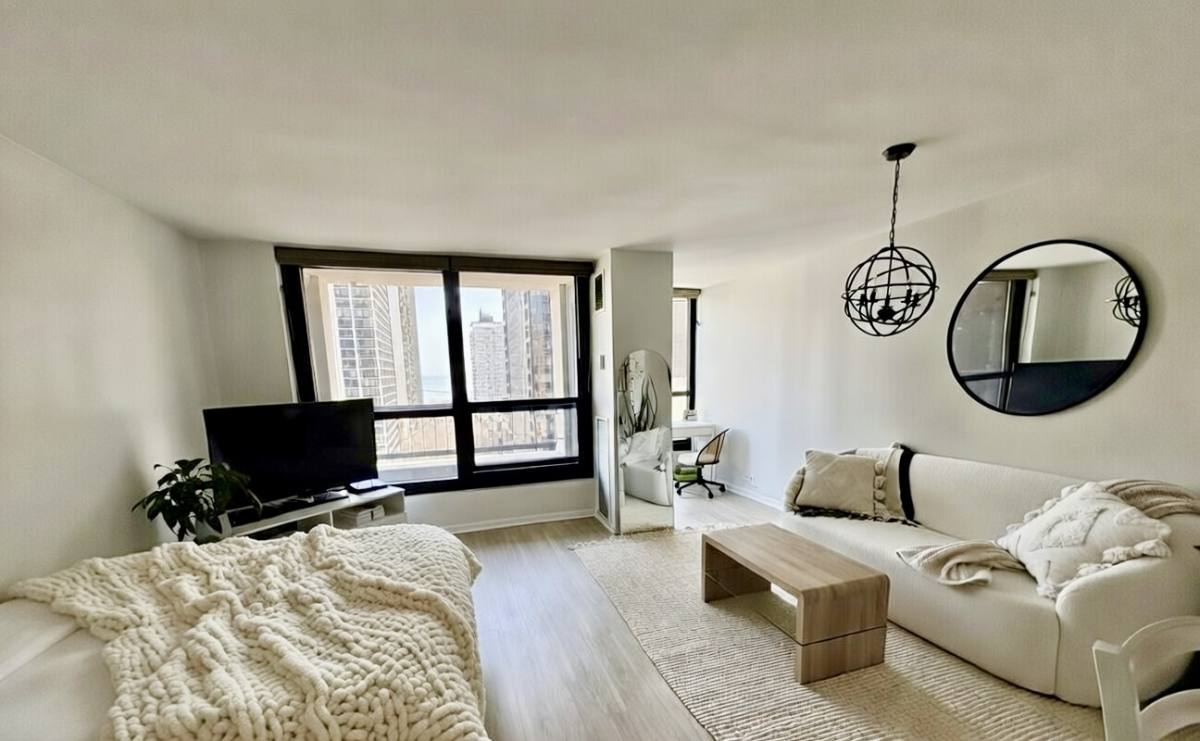 Apartment for rent at 1030 N State St #6F, Chicago, IL 60610