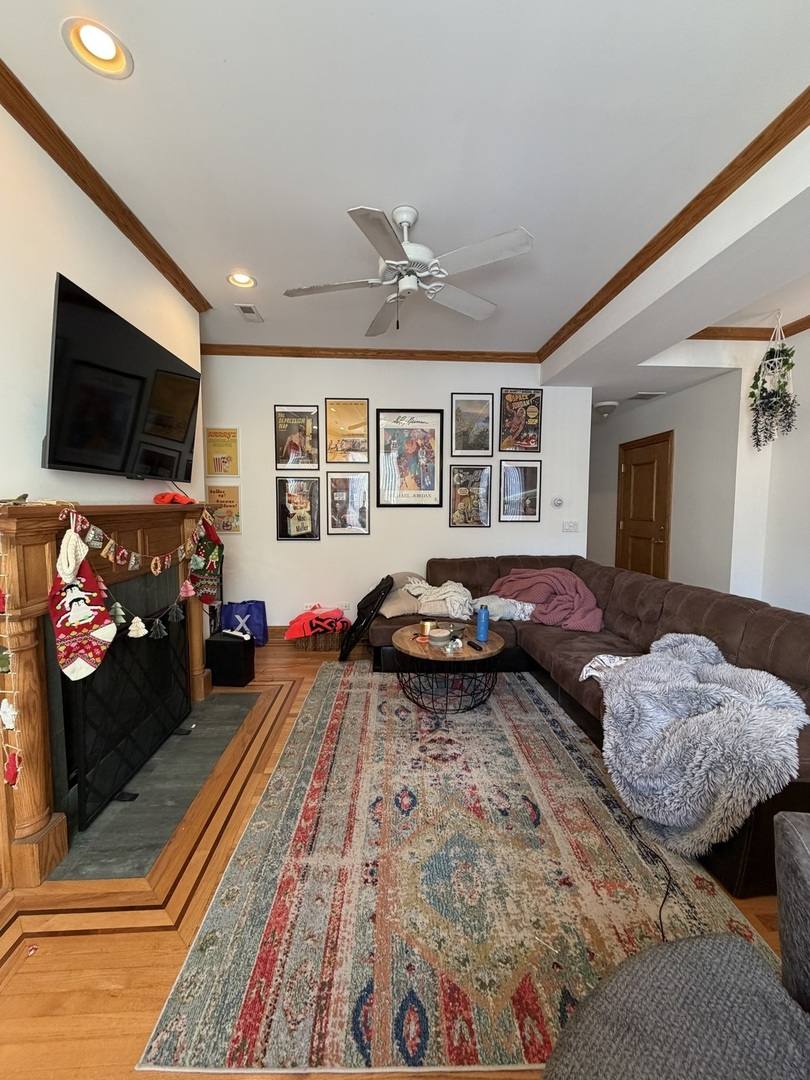 Apartment for rent at 3734 N Sheffield Ave #1S, Chicago, IL 60613