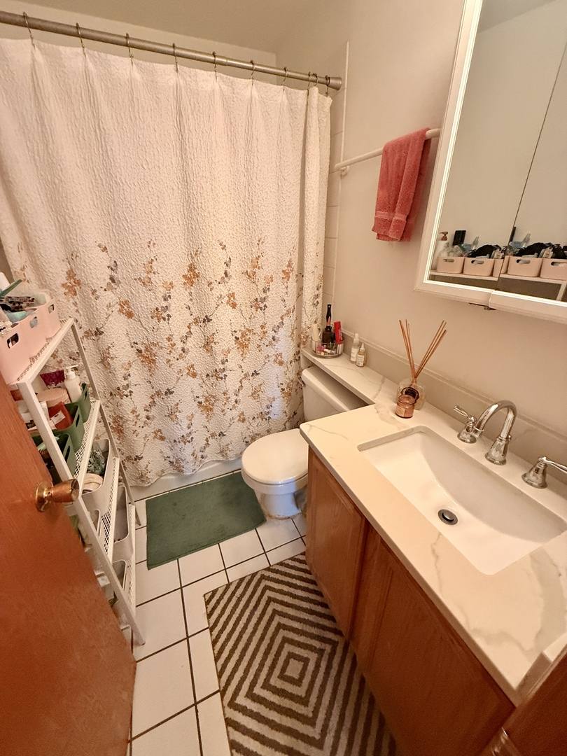 Apartment for rent at 626 W Patterson Ave #3W, Chicago, IL 60613