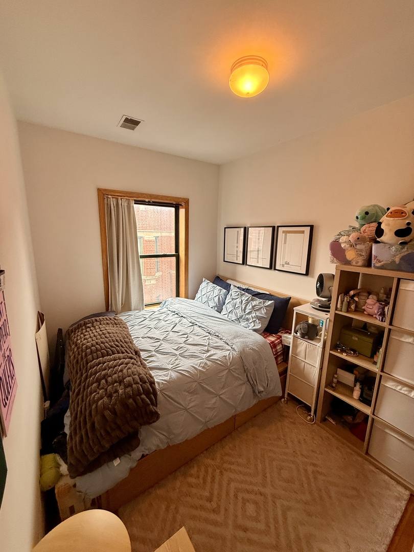 Apartment for rent at 626 W Patterson Ave #3W, Chicago, IL 60613